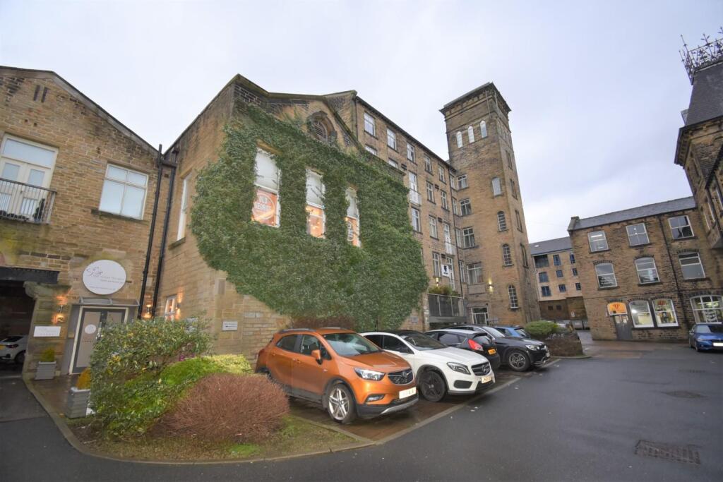 1 bed Apartment for rent in Outlane. From Martin Thornton Estates Agents - Huddersfield
