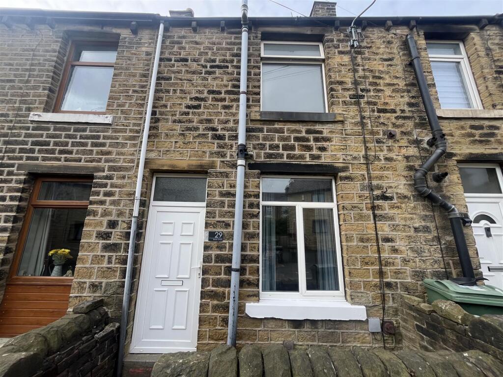 2 bed Mid Terraced House for rent in Huddersfield. From Martin Thornton Estates Agents - Huddersfield 2 bed Mid Terraced House for rent in Huddersfield. From Martin Thornton Estates Agents - Huddersfield