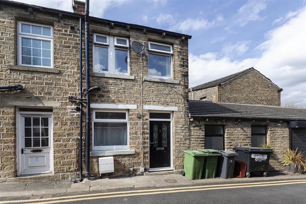 1 bed Semi Detached for rent in Outlane. From Martin Thornton Estates Agents - Huddersfield