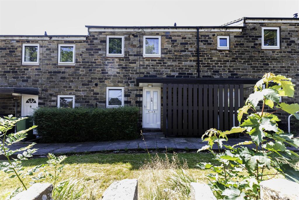 1 bed Apartment for rent in Outlane. From Martin Thornton Estates Agents - Huddersfield 1 bed Apartment for rent in Outlane. From Martin Thornton Estates Agents - Huddersfield