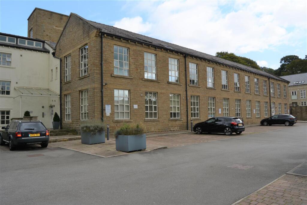2 bed Apartment for rent in Kirkburton. From Martin Thornton Estates Agents - Huddersfield
