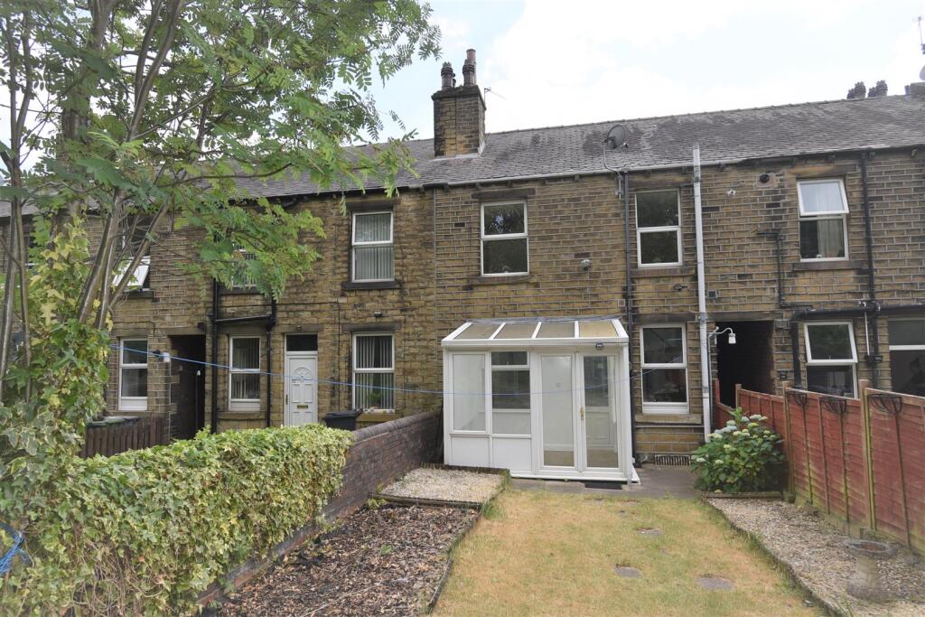 2 bed Mid Terraced House for rent in Huddersfield. From Martin Thornton Estates Agents - Huddersfield