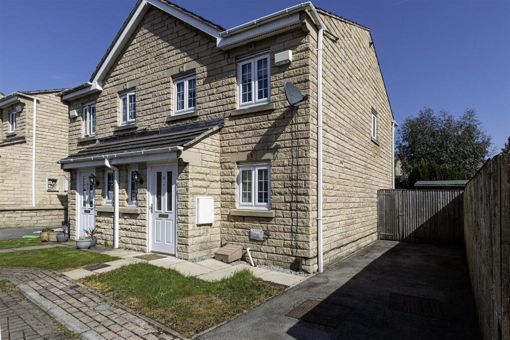 3 bed Semi Detached for rent in Huddersfield. From Martin Thornton Estates Agents - Huddersfield 3 bed Semi Detached for rent in Huddersfield. From Martin Thornton Estates Agents - Huddersfield