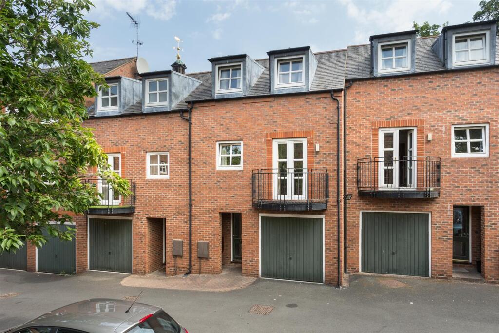 2 bed Town House for rent in York. From Stephensons - York