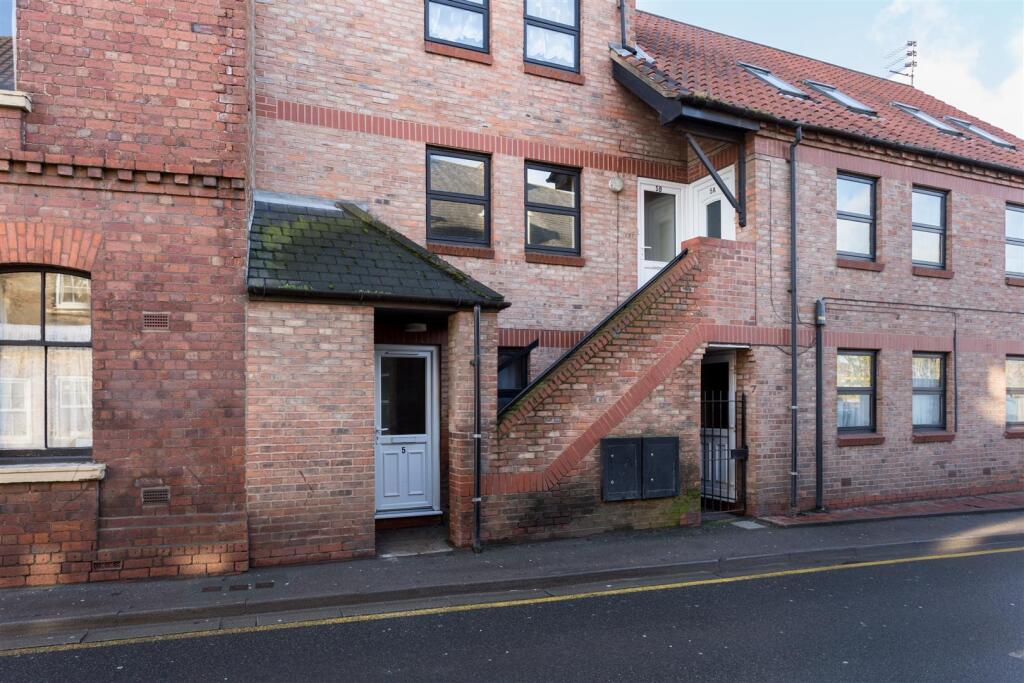 2 bed 1st Floor Flat for rent in Selby. From Stephensons - York