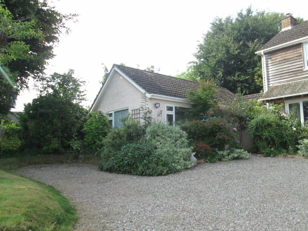 1 bed Semi-detached bungalow for rent in Uphampton. From Tonks & Firkin - Worcestershire