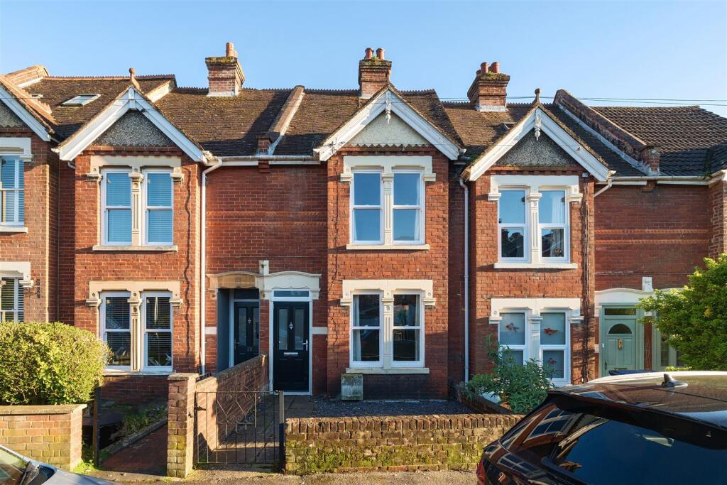 3 bed Mid Terraced House for rent in Salisbury. From Whites - Salisbury 3 bed Mid Terraced House for rent in Salisbury. From Whites - Salisbury