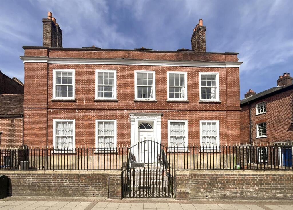 2 bed 1st Floor Flat for rent in Salisbury. From Whites - Salisbury