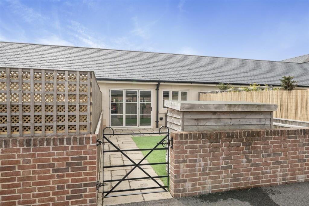 1 bed Mid Terraced House for rent in Salisbury. From Whites - Salisbury 1 bed Mid Terraced House for rent in Salisbury. From Whites - Salisbury