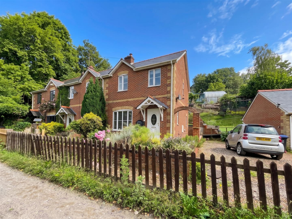 3 bed End of Terrace for rent in Britford. From Whites - Salisbury 3 bed End of Terrace for rent in Britford. From Whites - Salisbury