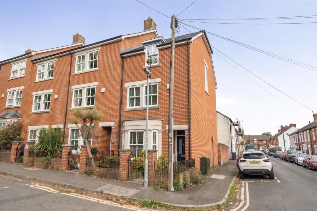 4 bed End of Terrace for rent in Salisbury. From Whites - Salisbury