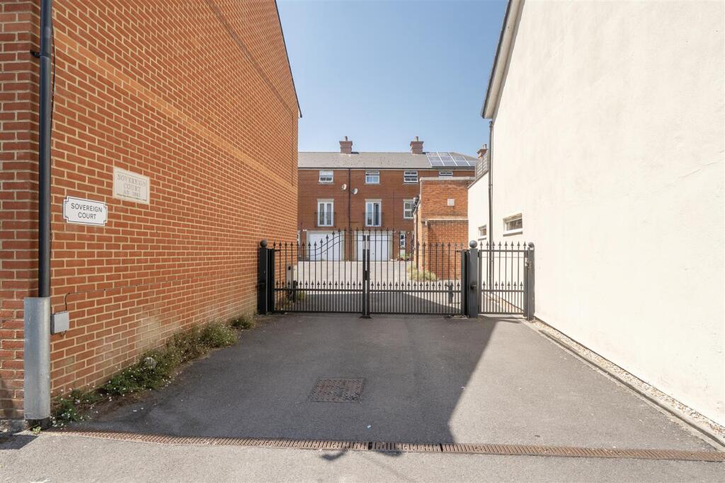 2 bed 1st Floor Flat for rent in Salisbury. From Whites - Salisbury