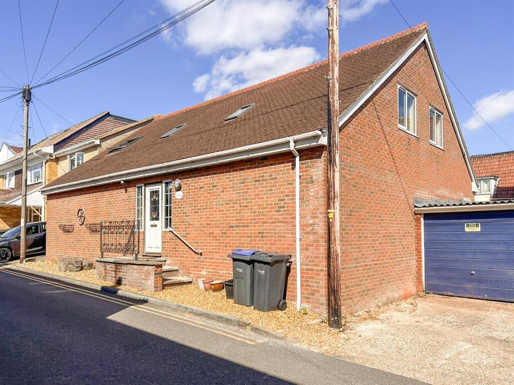 1 bed 1st Floor Flat for rent in Salisbury. From Whites - Salisbury 1 bed 1st Floor Flat for rent in Salisbury. From Whites - Salisbury