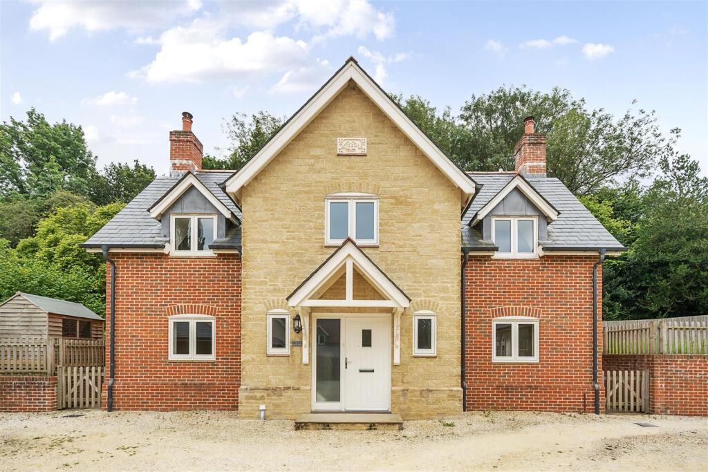 3 bed Detached for rent in Fovant. From Whites - Salisbury 3 bed Detached for rent in Fovant. From Whites - Salisbury