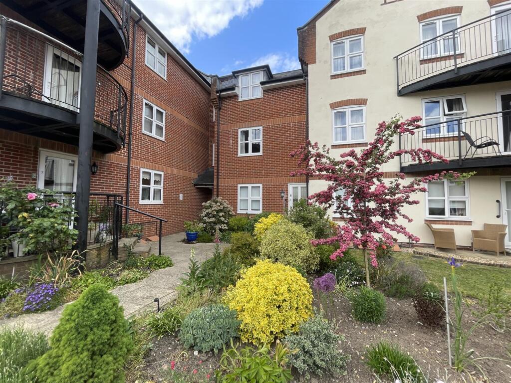 2 bed 1st Floor Flat for rent in Salisbury. From Whites - Salisbury