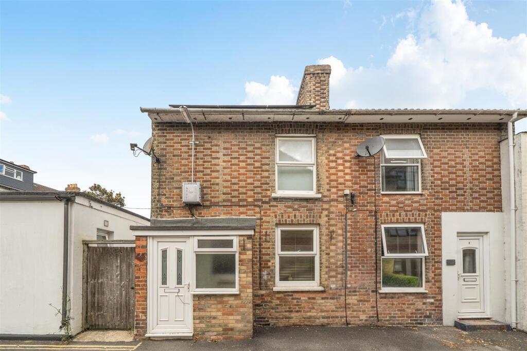 2 bed Mid Terraced House for rent in Salisbury. From Whites - Salisbury