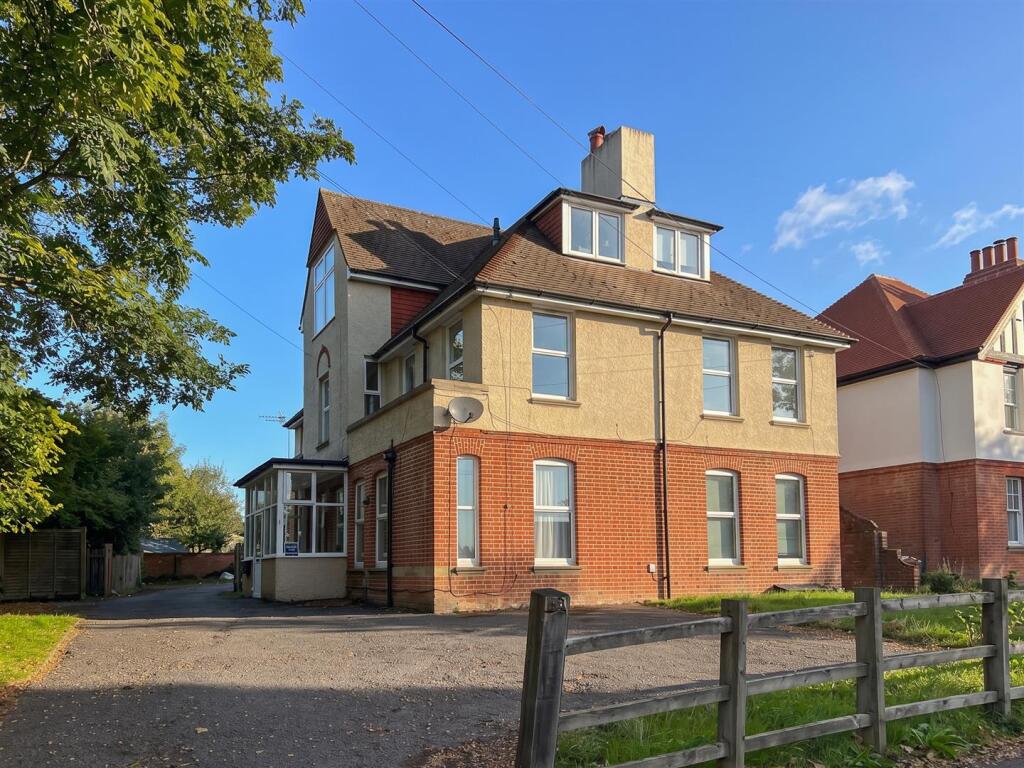 4 bed 1st Floor Flat for rent in Salisbury. From Whites - Salisbury 4 bed 1st Floor Flat for rent in Salisbury. From Whites - Salisbury
