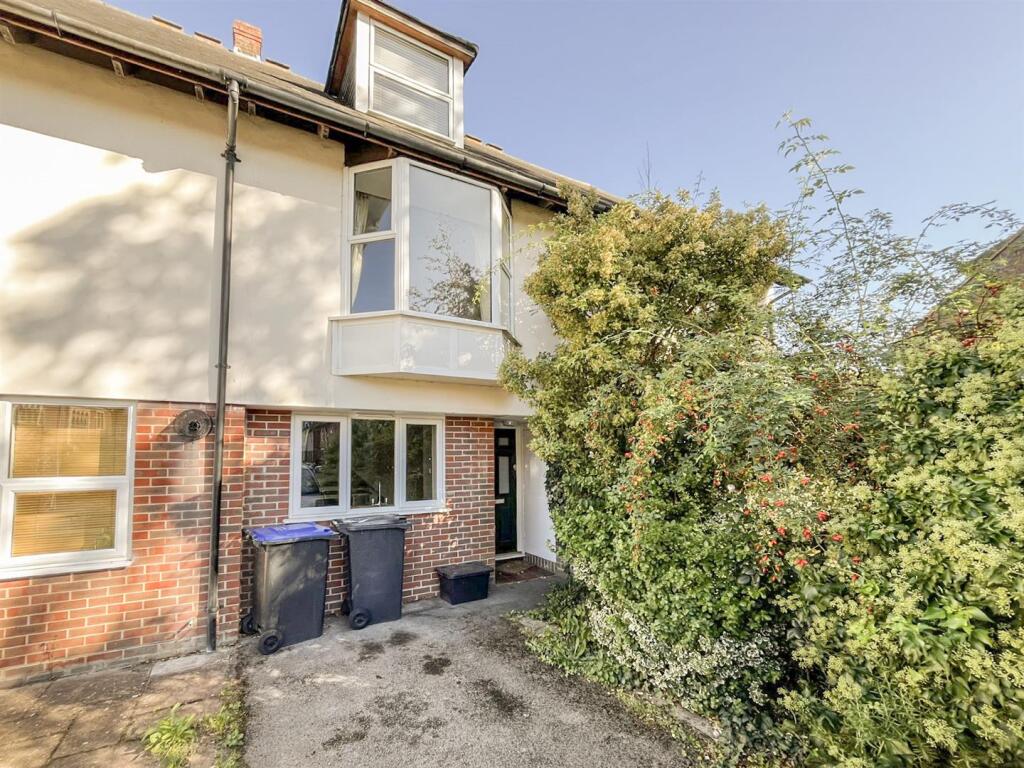 4 bed Mid Terraced House for rent in Salisbury. From Whites - Salisbury 4 bed Mid Terraced House for rent in Salisbury. From Whites - Salisbury