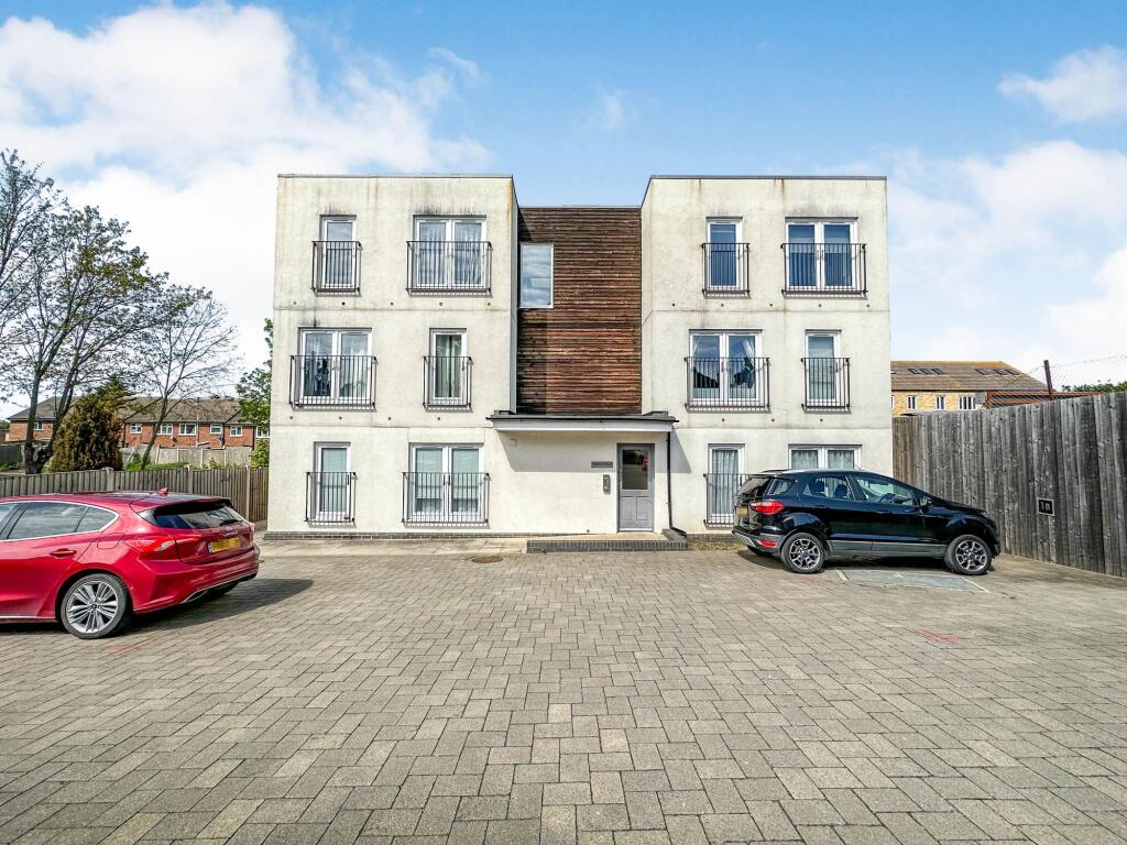 2 bed 1st Floor Flat for rent in Horndon on the Hill. From Howgates - Stanford Le Hope 2 bed 1st Floor Flat for rent in Horndon on the Hill. From Howgates - Stanford Le Hope