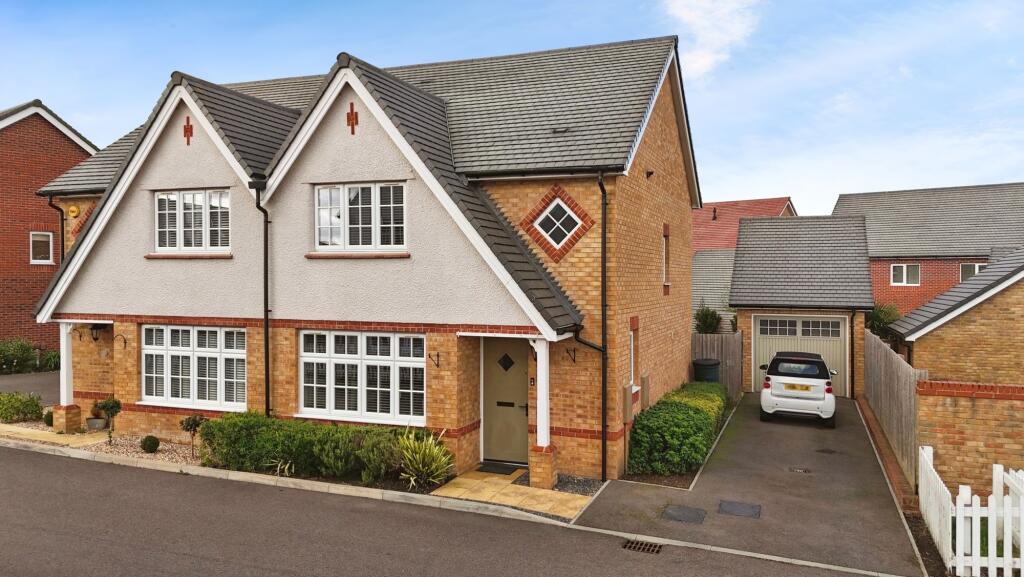 3 bed Semi Detached for rent in Basildon. From Howgates - Stanford Le Hope