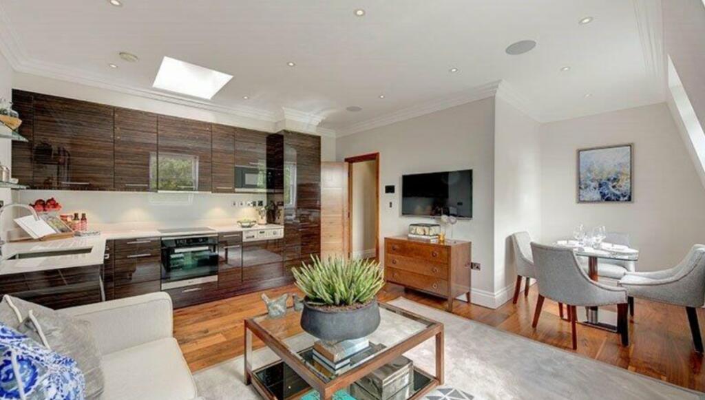 2 bed Flat for rent in London. From Allen Goldstein