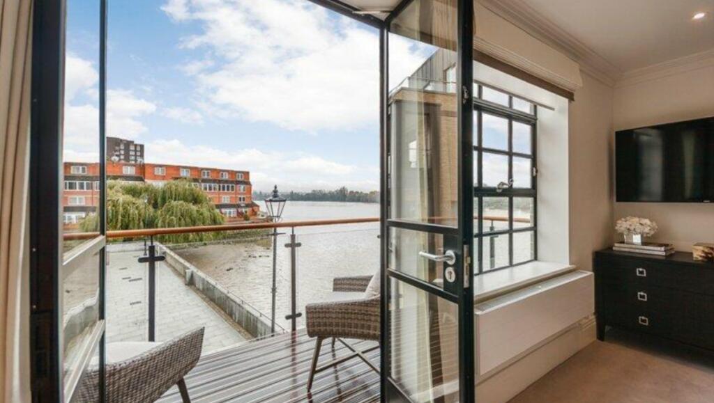 3 bed Apartment for rent in London. From Allen Goldstein