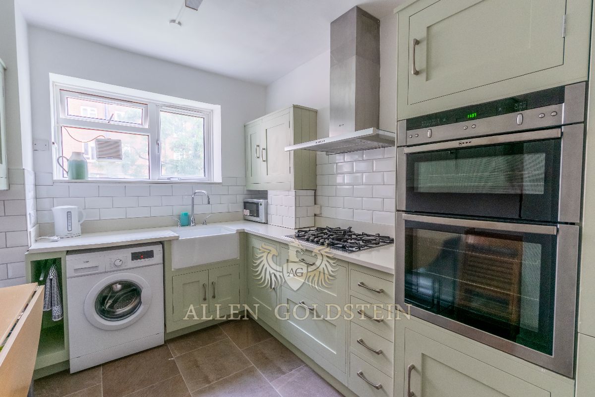 4 bed 1st Floor Flat for rent in Camden Town. From Allen Goldstein