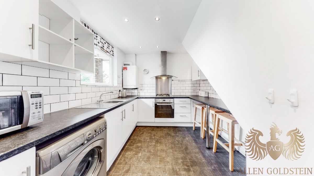 4 bed Annexe for rent in London. From Allen Goldstein 4 bed Annexe for rent in London. From Allen Goldstein