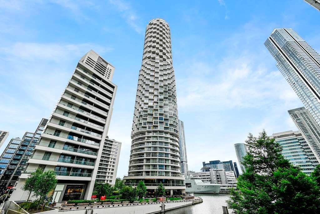 2 bed Apartment for rent in London. From Allen Goldstein