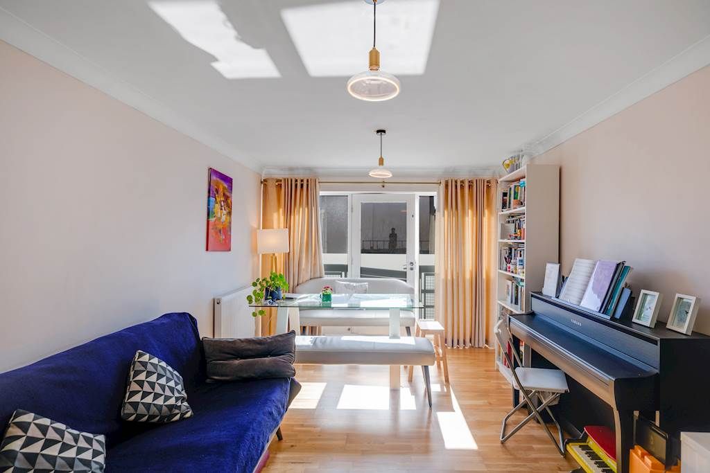 2 bed 1st Floor Flat for rent in Islington. From Allen Goldstein