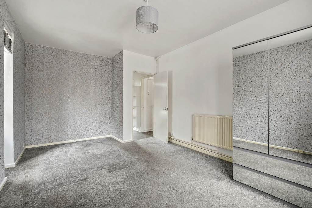 2 bed 1st Floor Flat for rent in London. From Allen Goldstein