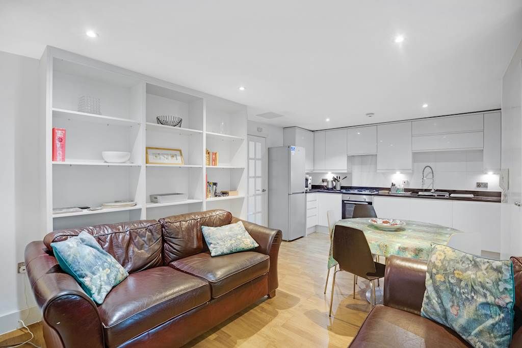 2 bed Apartment for rent in London. From Allen Goldstein
