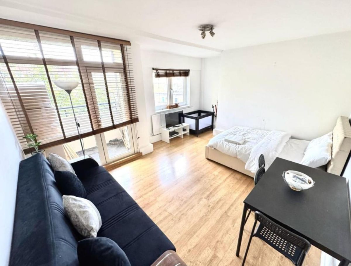 4 bed Apartment for rent in London. From Allen Goldstein
