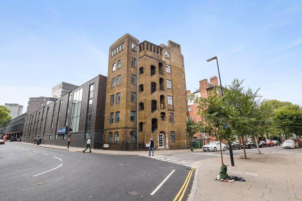 4 bed 1st Floor Flat for rent in London. From Allen Goldstein 4 bed 1st Floor Flat for rent in London. From Allen Goldstein