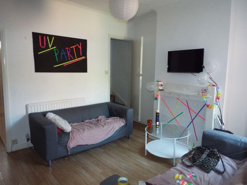 4 bed Mid Terraced House for rent in Birmingham. From Amber Court Lettings - Selly Oak