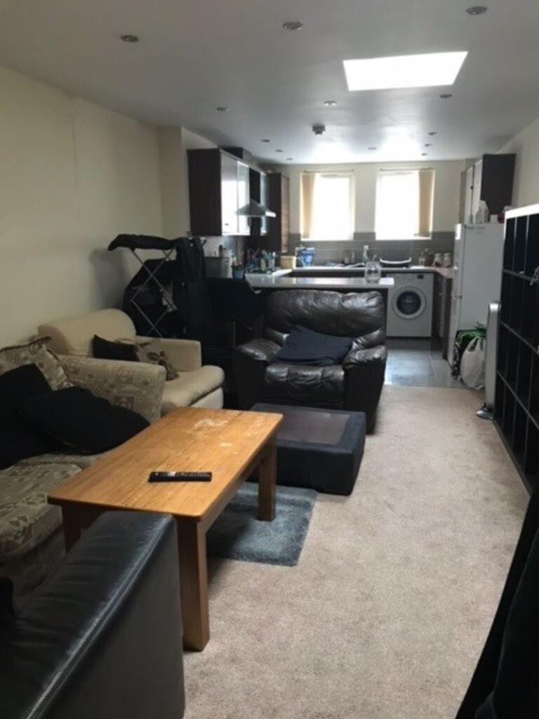 3 bed 1st Floor Flat for rent in Birmingham. From Amber Court Lettings - Selly Oak 3 bed 1st Floor Flat for rent in Birmingham. From Amber Court Lettings - Selly Oak