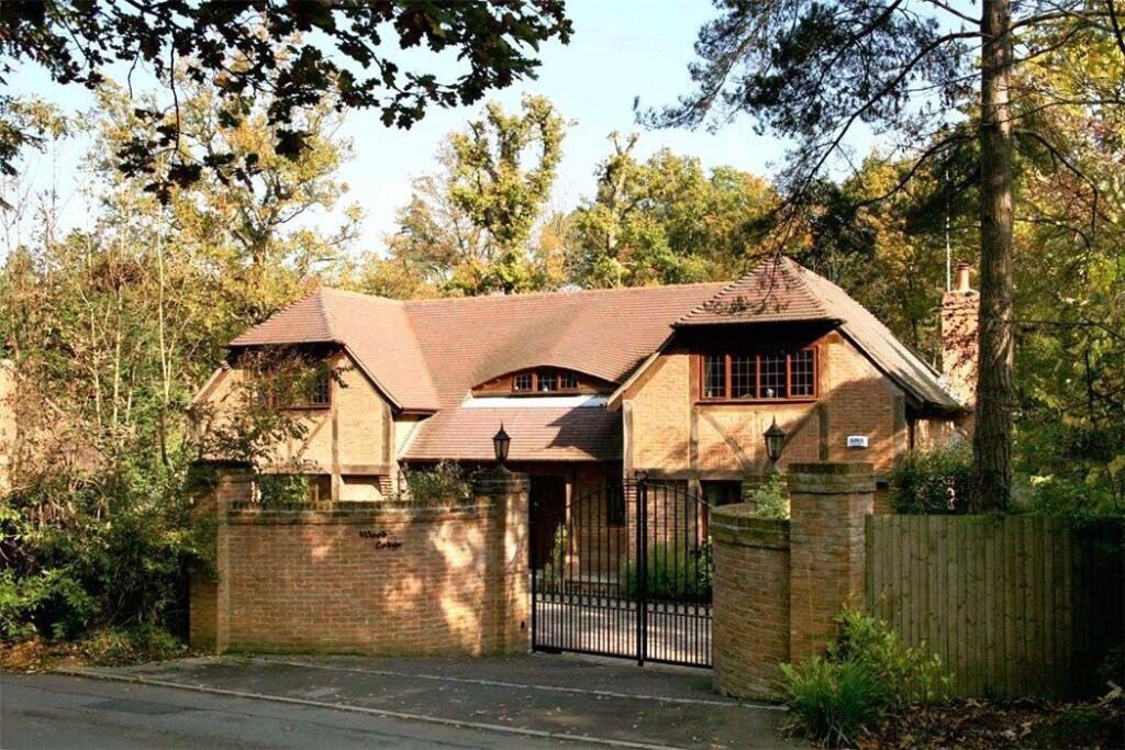 4 bed Detached for rent in Brick Hill. From Knight Frank - Lettings - Ascot & Virginia Water 4 bed Detached for rent in Brick Hill. From Knight Frank - Lettings - Ascot & Virginia Water