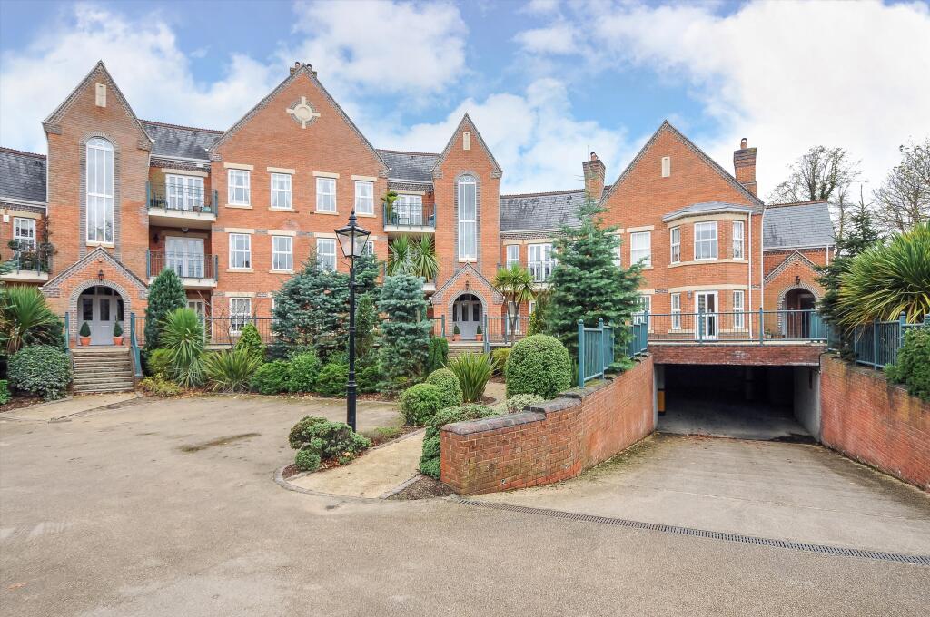 2 bed 1st Floor Flat for rent in Virginia Water. From Knight Frank - Lettings - Ascot & Virginia Water