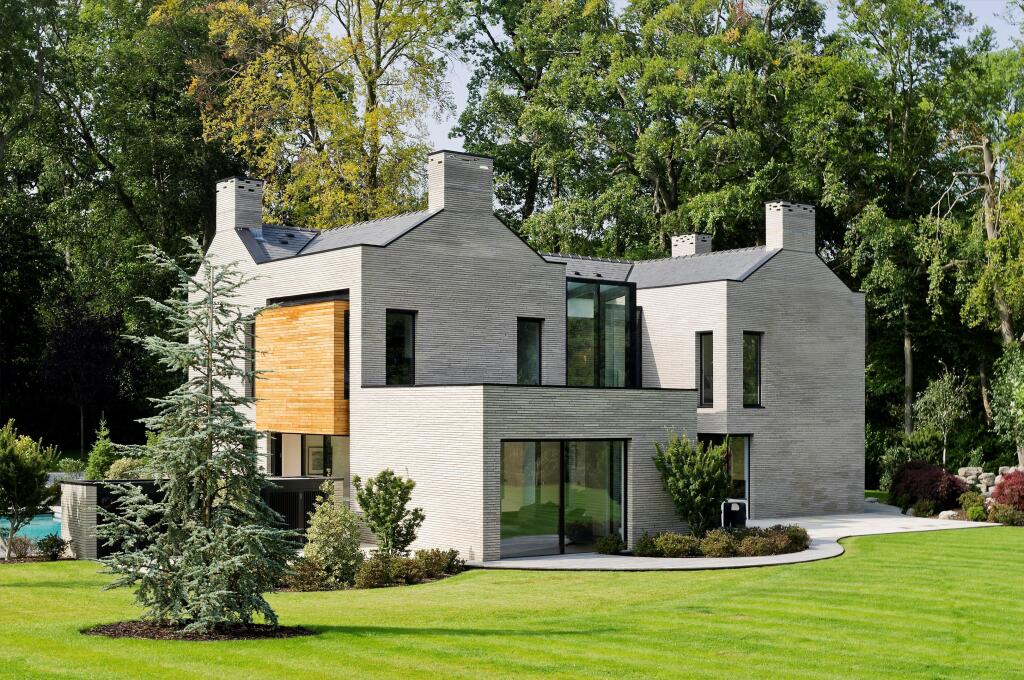 6 bed Detached for rent in Penn. From Knight Frank - Lettings - Ascot & Virginia Water 6 bed Detached for rent in Penn. From Knight Frank - Lettings - Ascot & Virginia Water