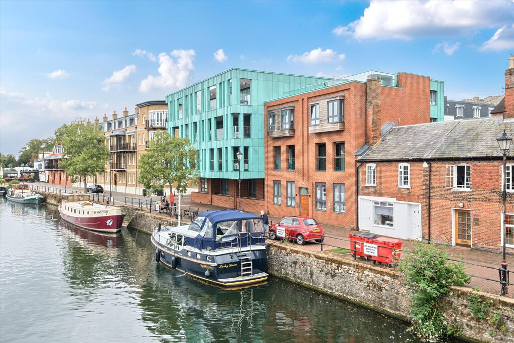 2 bed Mid Terraced House for rent in Eton. From Knight Frank - Lettings - Ascot & Virginia Water