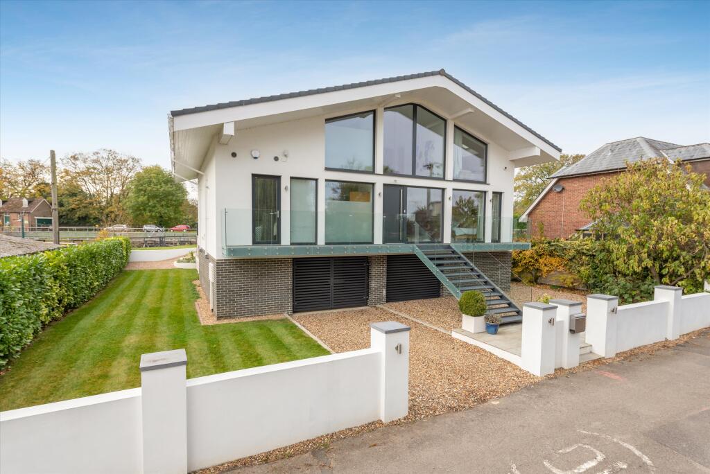 4 bed Town House for rent in Old Windsor. From Knight Frank - Lettings - Ascot & Virginia Water 4 bed Town House for rent in Old Windsor. From Knight Frank - Lettings - Ascot & Virginia Water