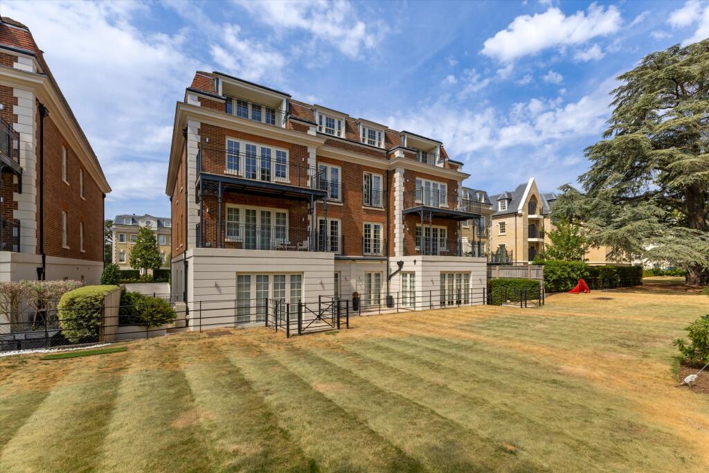 2 bed 1st Floor Flat for rent in Bishopsgate. From Knight Frank - Lettings - Ascot & Virginia Water