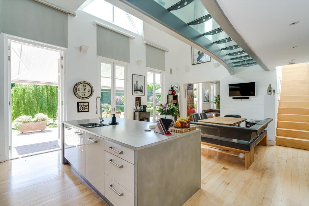 5 bed Detached for rent in Bishopsgate. From Knight Frank - Lettings - Ascot & Virginia Water