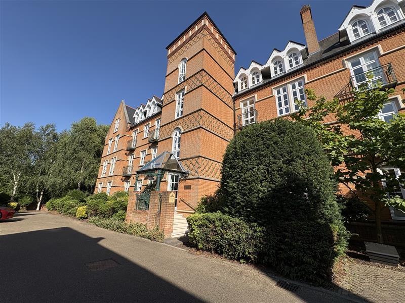 2 bed Apartment for rent in Virginia Water. From Knight Frank - Lettings - Ascot & Virginia Water