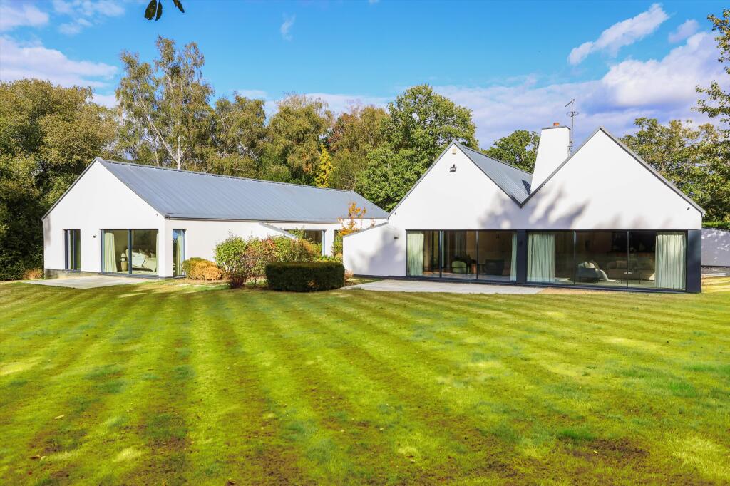 6 bed Bungalow for rent in Trumps Green. From Knight Frank - Lettings - Ascot & Virginia Water