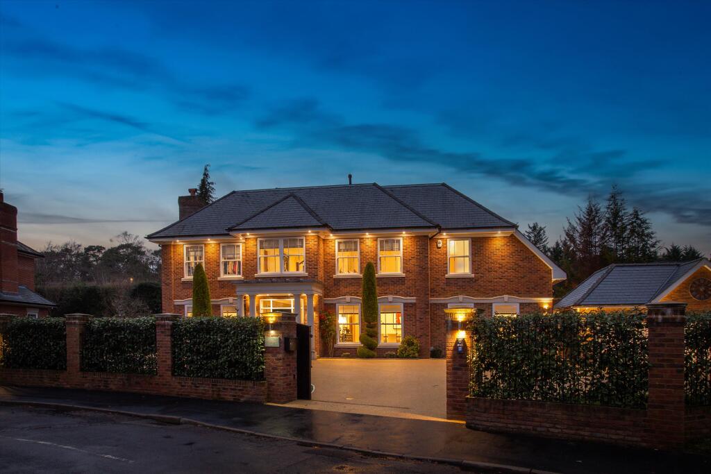 5 bed Detached for rent in Bagshot. From Knight Frank - Lettings - Ascot & Virginia Water 5 bed Detached for rent in Bagshot. From Knight Frank - Lettings - Ascot & Virginia Water