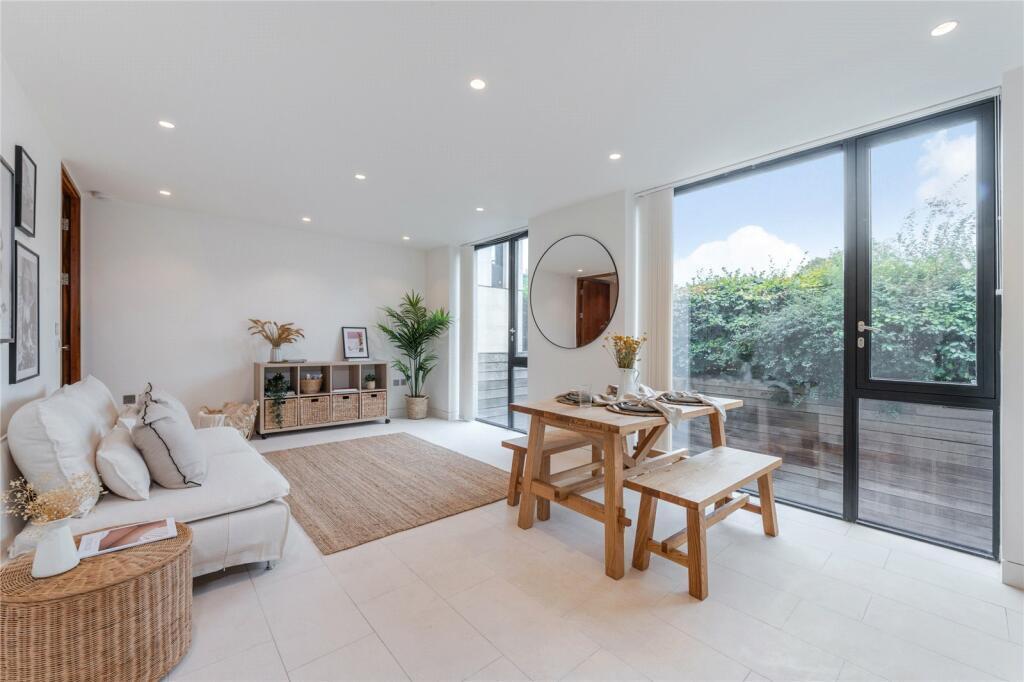 2 bed 1st Floor Flat for rent in London. From Knight Frank - Lettings - Belsize Park