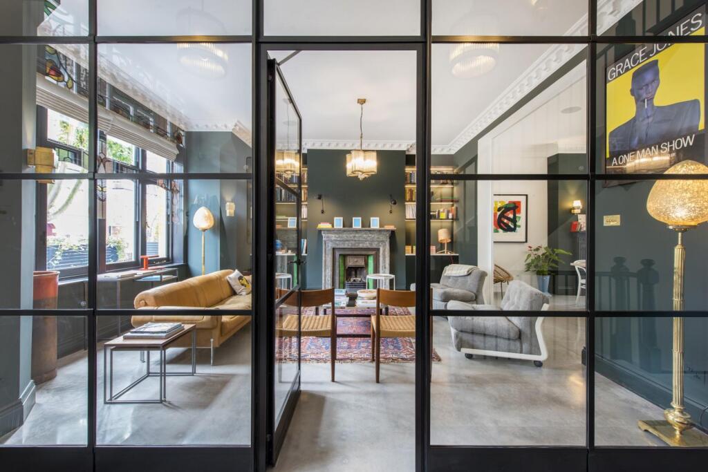 6 bed Detached for rent in Hampstead. From Knight Frank - Lettings - Belsize Park 6 bed Detached for rent in Hampstead. From Knight Frank - Lettings - Belsize Park