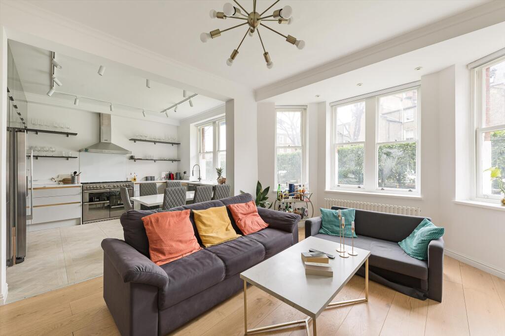 3 bed 1st Floor Flat for rent in London. From Knight Frank - Lettings - Chelsea