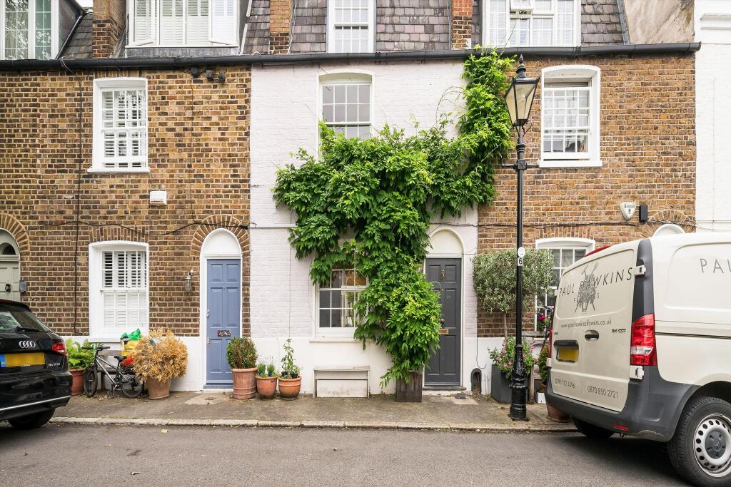 3 bed Mid Terraced House for rent in London. From Knight Frank - Lettings - Chelsea